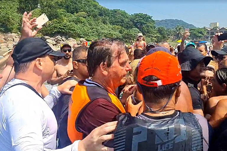 Bolsonaro é vaiado e xingado em praias da Baixada Santista onde teve