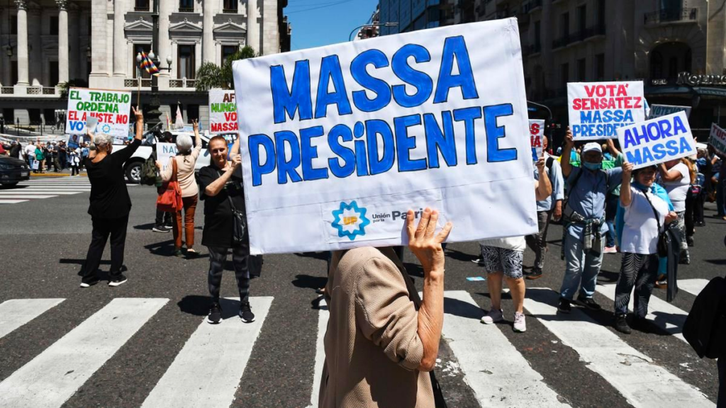 Na Argentina manifestações espontâneas tomam as ruas e as redes em