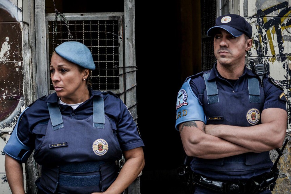 Guarda Municipal impede os moradores de entrarem em suas próprias casas. Foto: Jorge Ferreira / Mídia NINJA