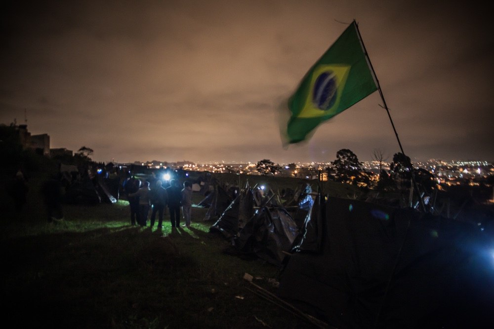 Famílias ocuparam terreno abandonado nesta madrugada em Guarulhos, região metropolitana de São Paulo. Foto: Mídia NINJA