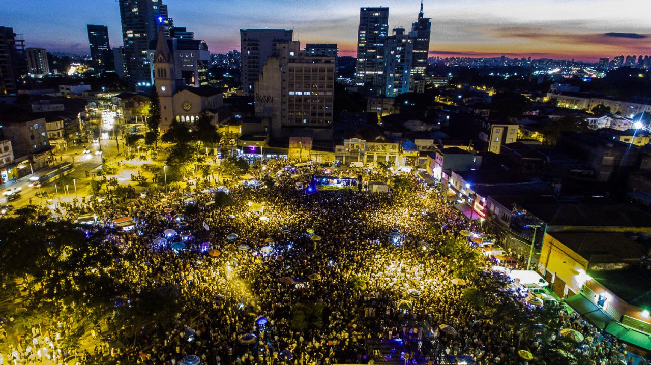 Mais de 100 mil pessoas foram ao Largo da Batata no dia 4/6 para pedir Diretas Já! Foto: Diretas Já