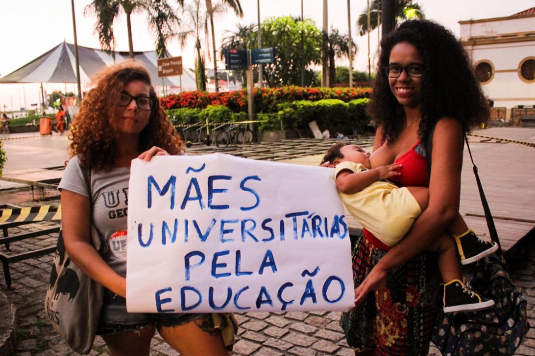 Mães universitárias Mithaly Correa e Rafaela Cecilia | Foto: Lia Castanho