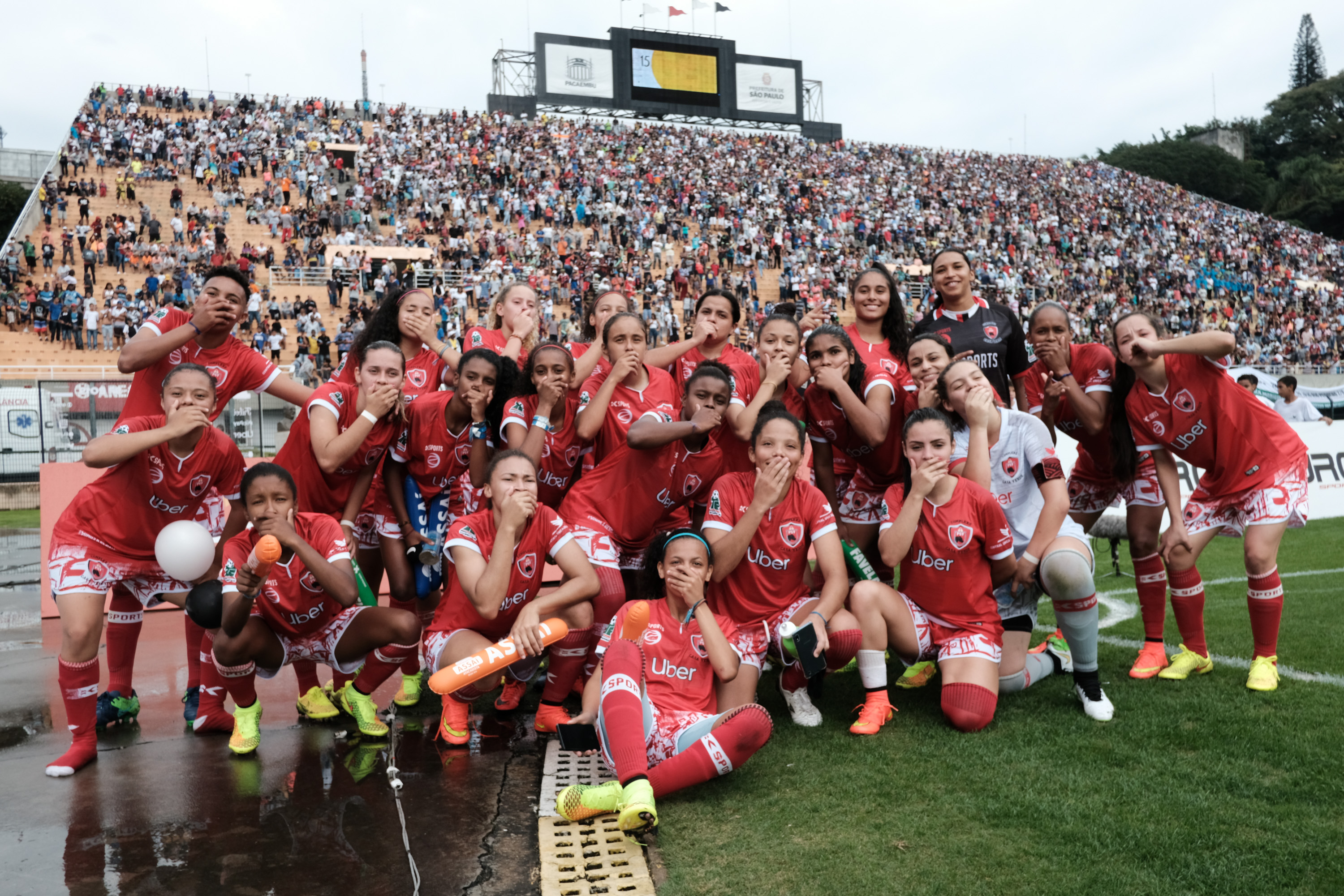 Morumbi recebe faixas de torcidas inclusivas - Mídia NINJA