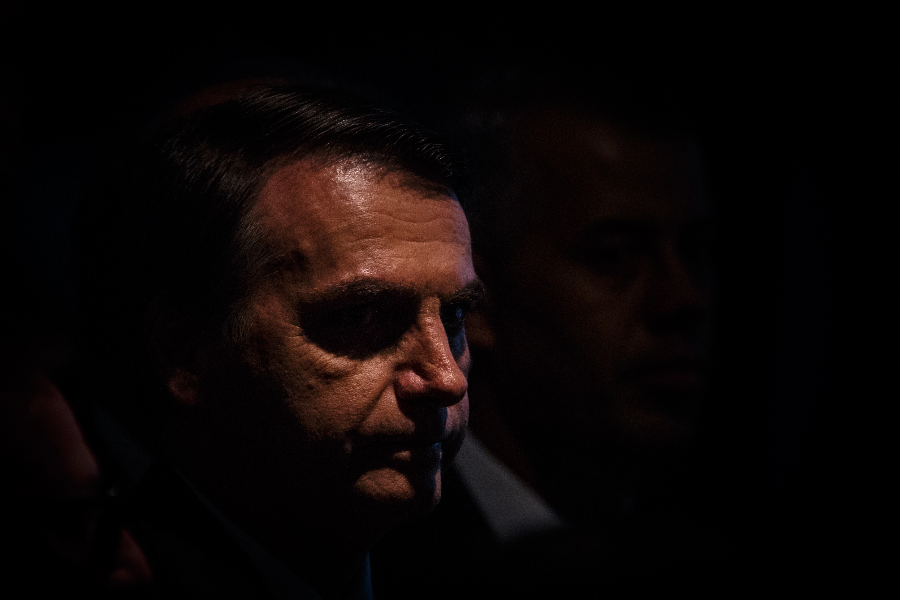Falta de passaporte, vacina e Enem: o cenário de caos deixado por Bolsonaro
