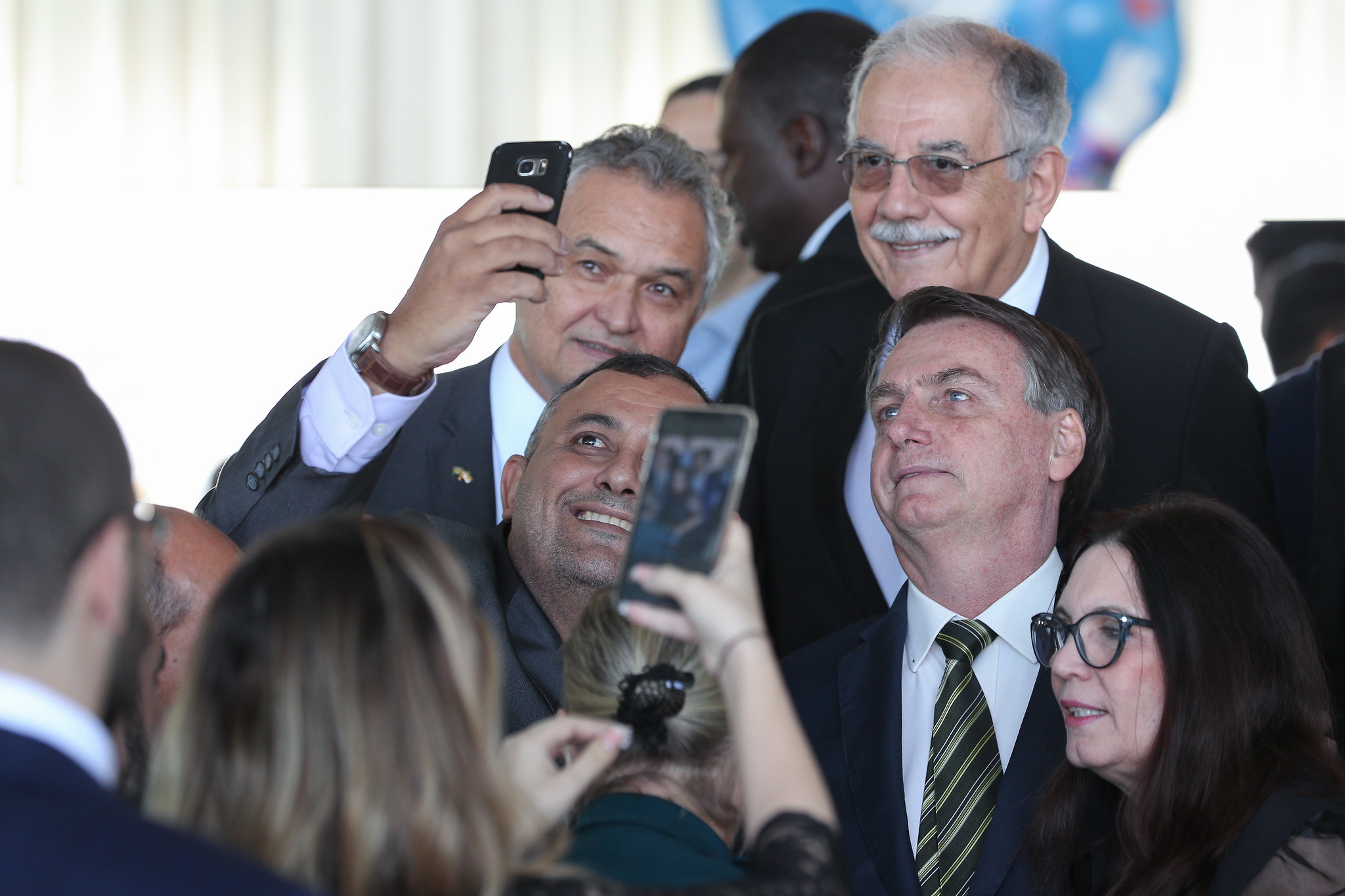 Postura de Bolsonaro durante pandemia é crime contra a humanidade, dizem eurodeputados