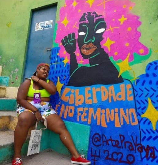 Além das paredes: ampliando narrativas com Yaya Ferreira