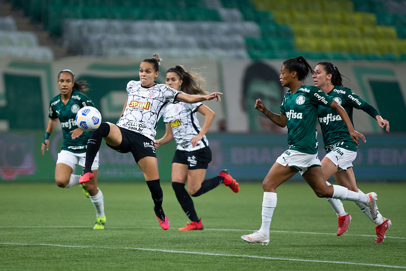 Corinthians supera Palmeiras e sai com vantagem pelo título do Brasileirão Feminino