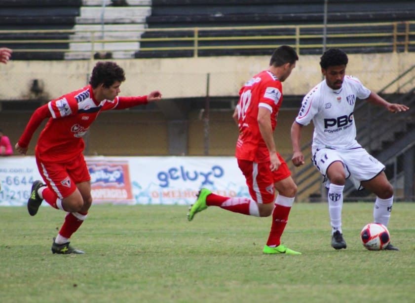 ‘Por isso tem que chutar a cabeça desses caras igual lá no Sul’, súmula de jogo da Copa Paulista registra menção à agressão de árbitro no RS