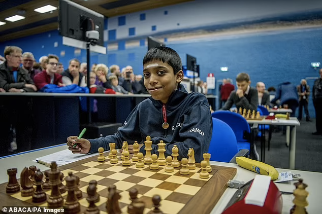 Aos 16 anos, indiano surpreende ao derrotar número 1 do xadrez - Mídia NINJA
