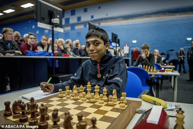 Indiano de 16 anos se torna o mais jovem a vencer campeão mundial de xadrez