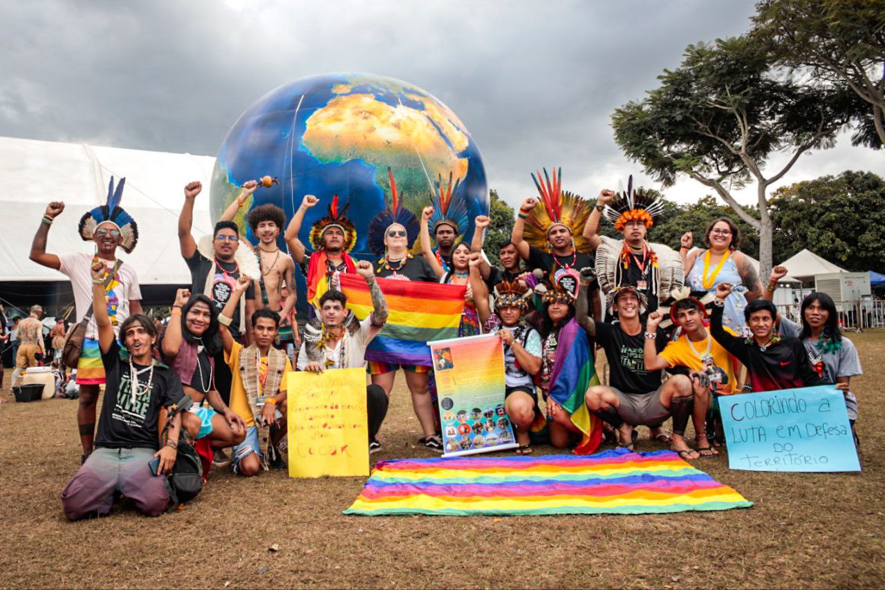 Indígenas LGBTQIAP+ estão “colorindo a luta em defesa do território”