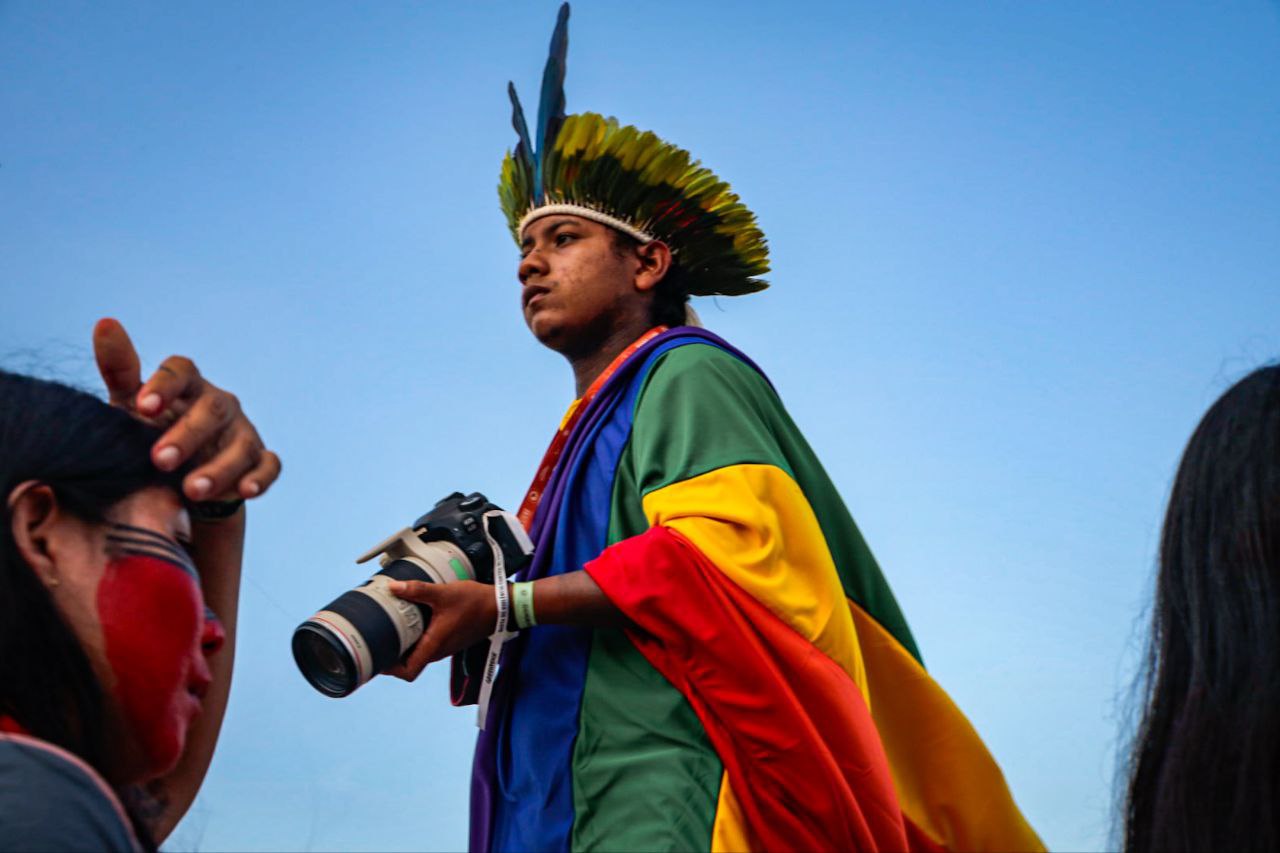 Fotógrafo, ele largou jornais para ser voz dos indígenas