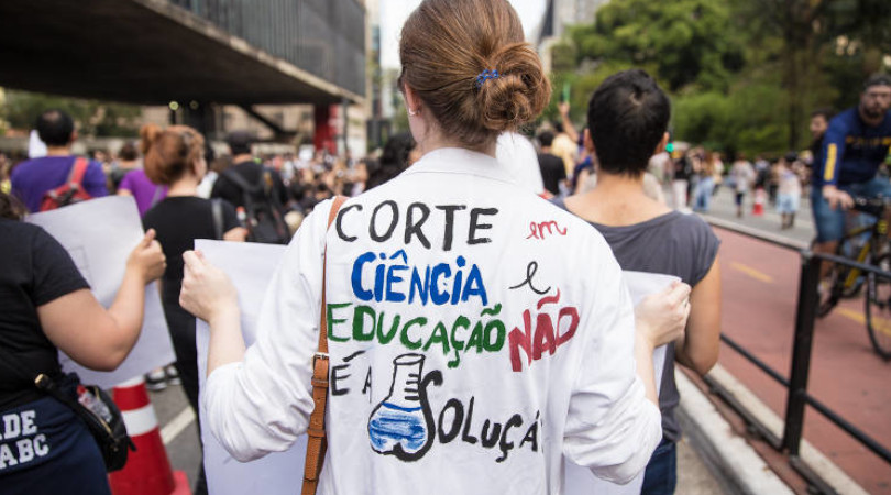 Entidades denunciam que governo pode cortar até 3 bilhões da ciência brasileira