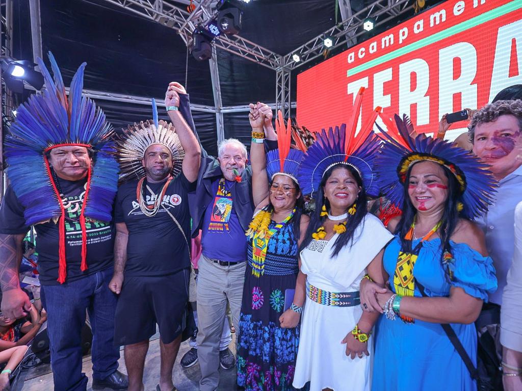 “Vamos criar um Ministério dos Povos Indígenas e que seja um indígena o ministro e não um branco”, promete Lula