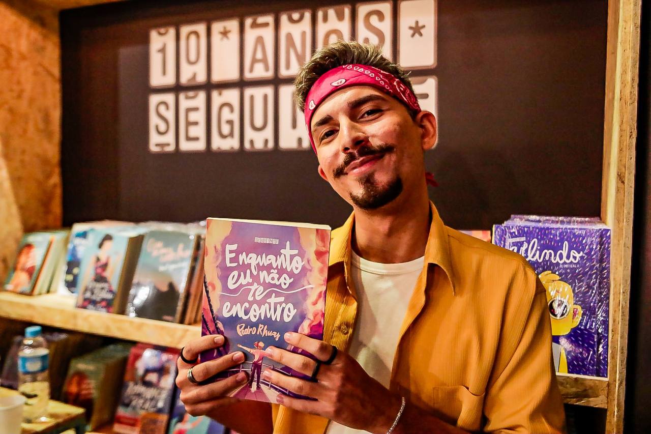 Rompendo fronteiras geográficas, Pedro Rhuas chega na Bienal do Livro de São Paulo para ajudar a colocar em destaque histórias LGBTQIAP+ e fora do eixo RJ – SP