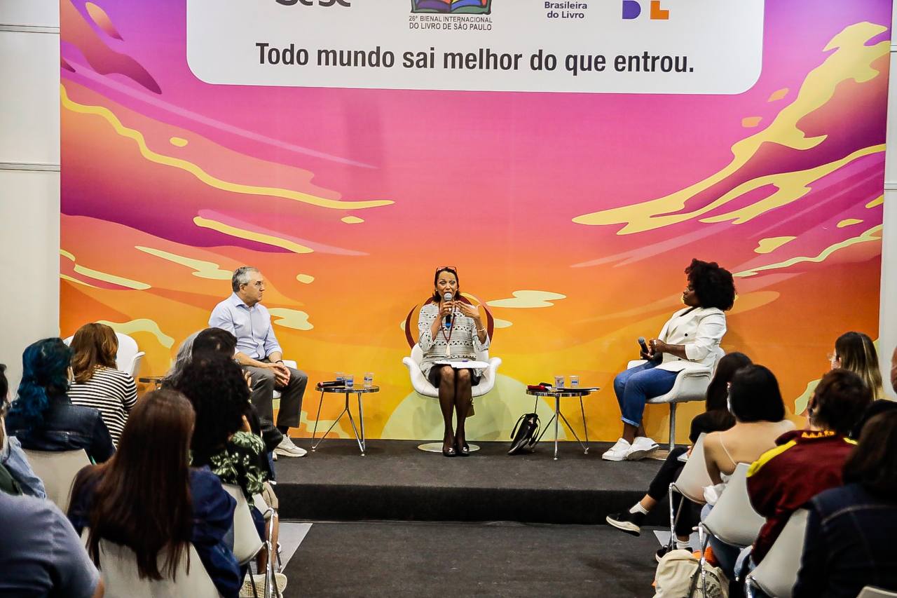 “História é uma ferramenta de construção de identidade”, autores debatem história e memória da escravidão na Bienal do Livro