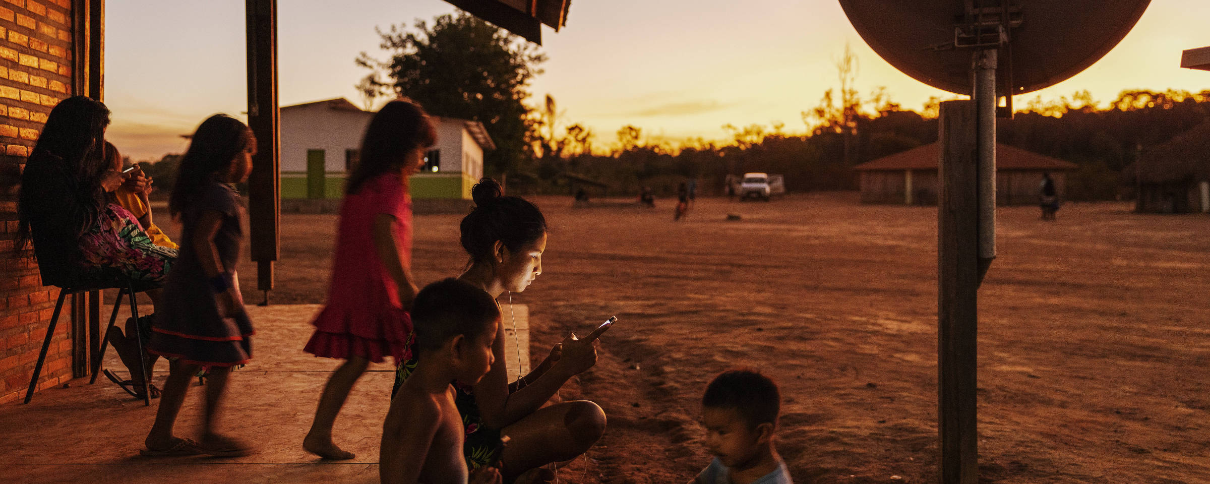 Energia solar leva luz para noites de 120 aldeias do Xingu