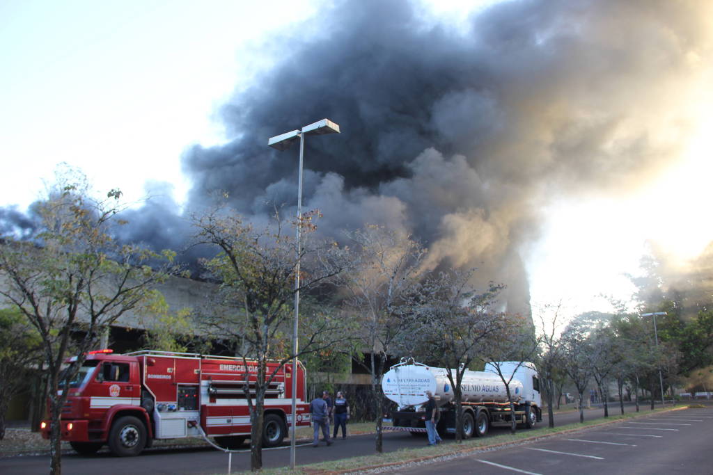 Perda irreparável | Incêndio atinge prédio central do Instituto de Biociências da Unesp de Rio Claro