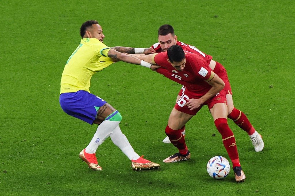 Copa do Mundo: Richarlison marca dois gols e Brasil vence Sérvia por 2 a 0