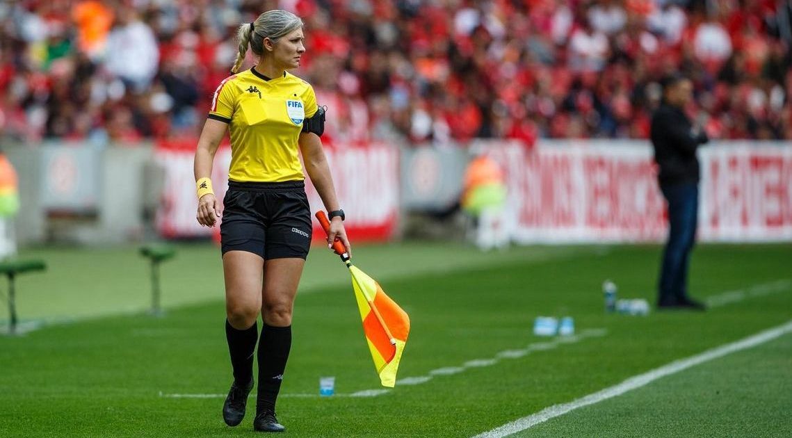 Mulheres vão apitar pela primeira vez na Copa do Catar;