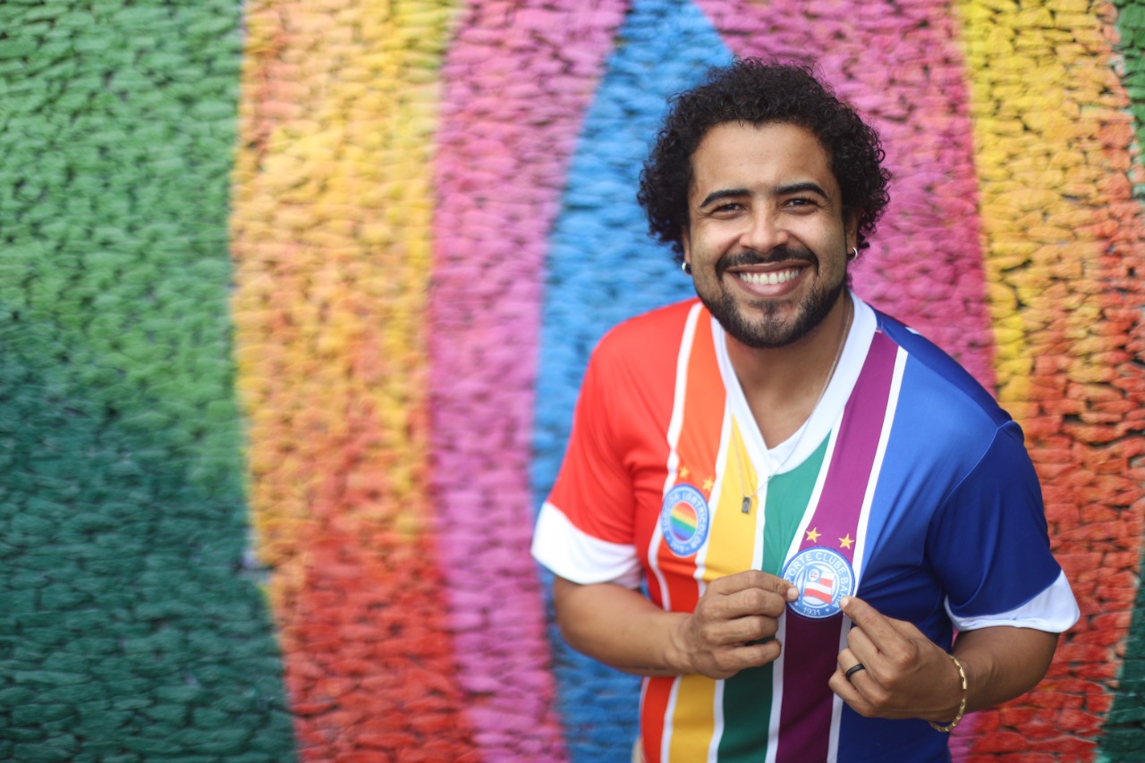 Coletivo de torcidas brasileiras atua para combater a lgbtfobia na Copa do Catar