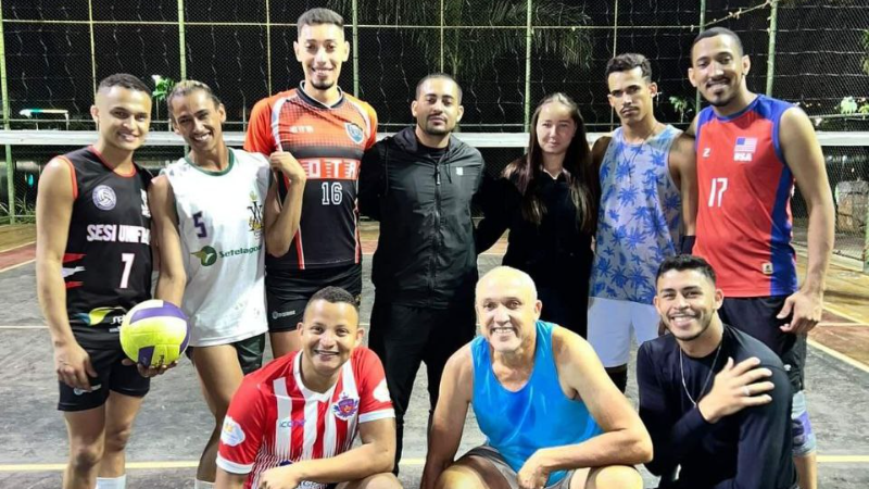 Vôlei Sete Lagays, de MG, inspira pessoas LGBTQIAPN+ a praticar o esporte