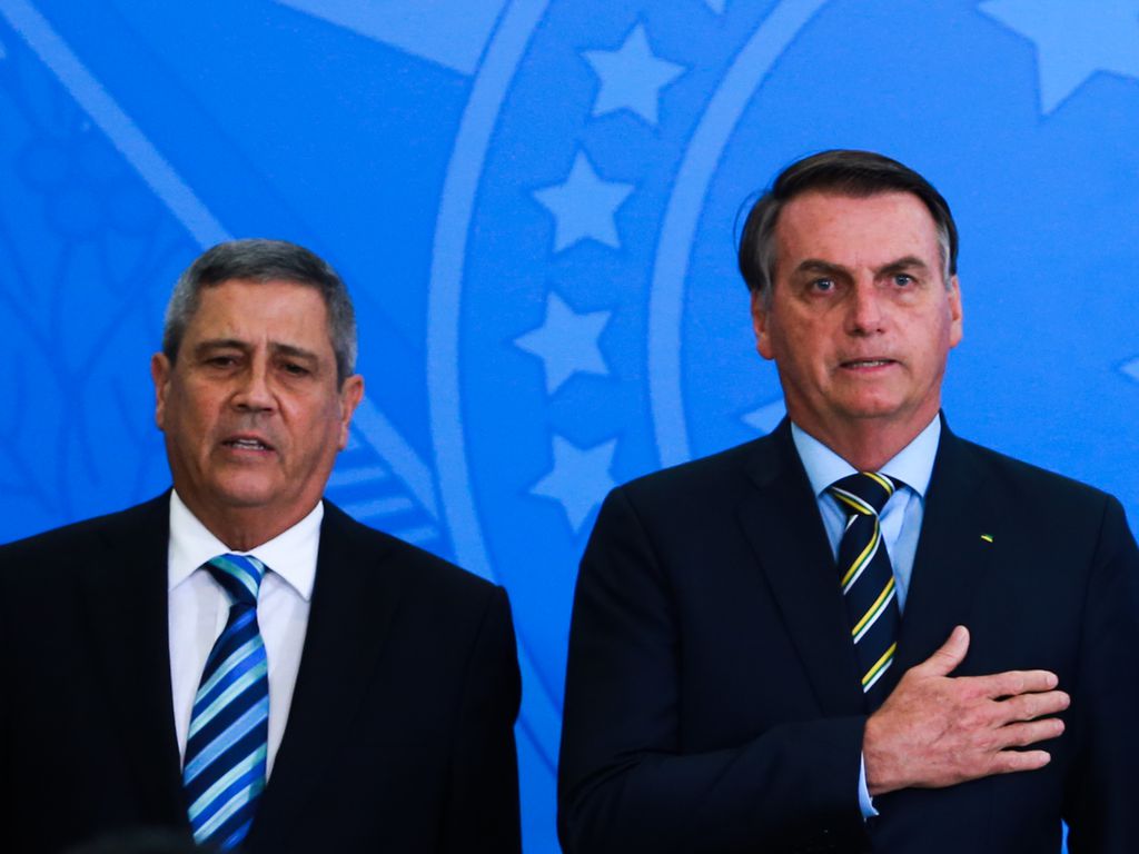 TSE abre investigação contra Bolsonaro e aliados por ataque às urnas eletrônicas