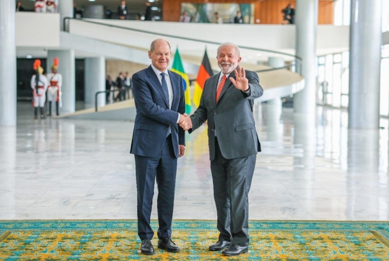 ‘Vocês fizeram falta’: chanceler alemão celebra retorno do Brasil ao cenário mundial