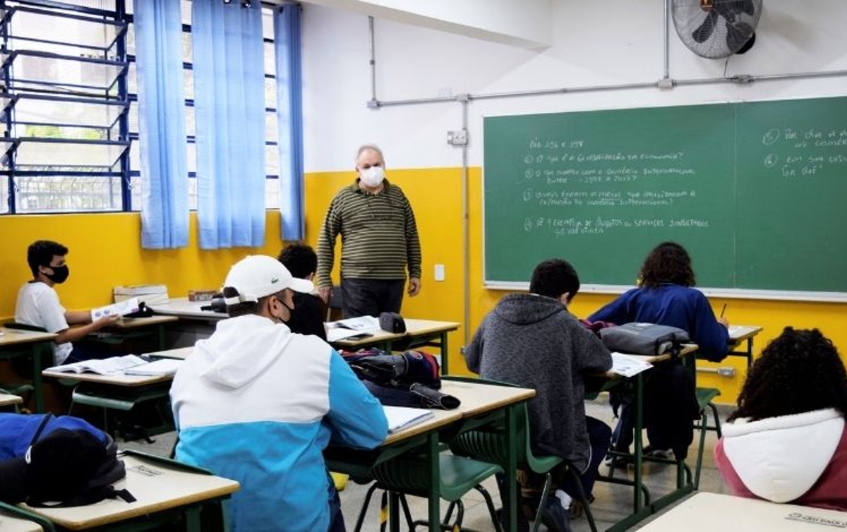 Ministério da Educação sobe o Piso nacional dos professores para R$ 4.420,55