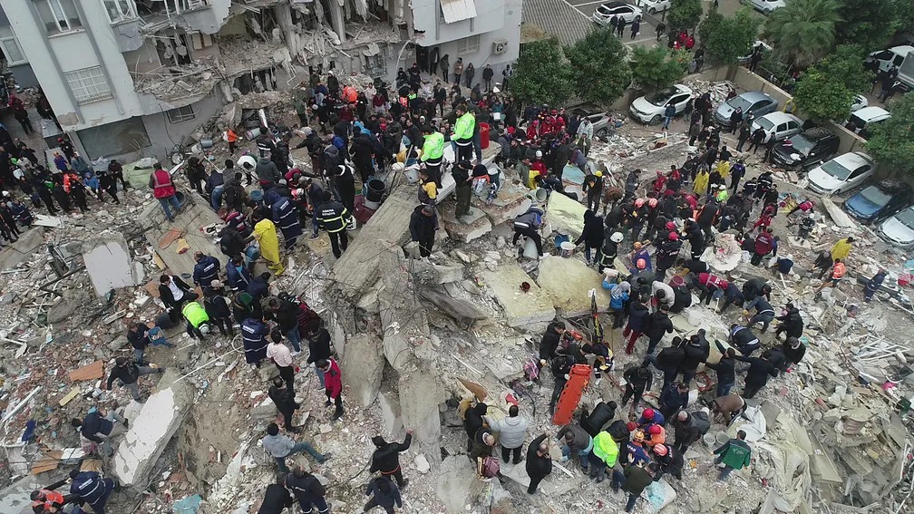 Mortos passam de 1,5 mil após forte terremoto na Turquia e na Síria