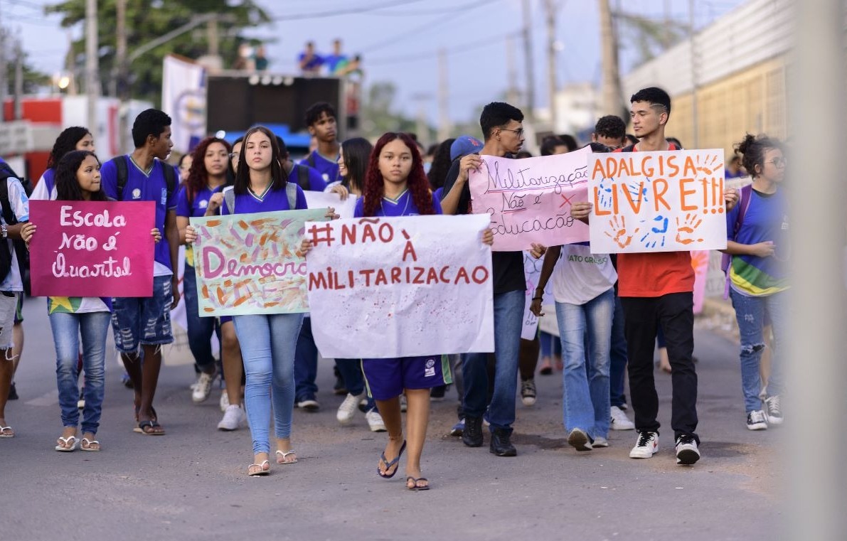 Comunidade é contra militarização de escola pública em Várzea Grande (MT)