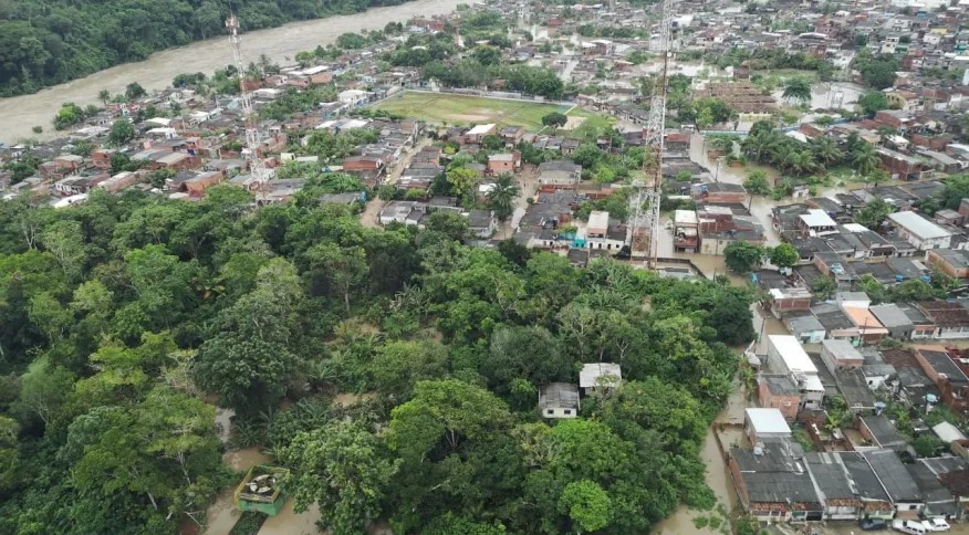 Mais de 9,3 mil são afetados por deslizamentos e enchentes na Bahia