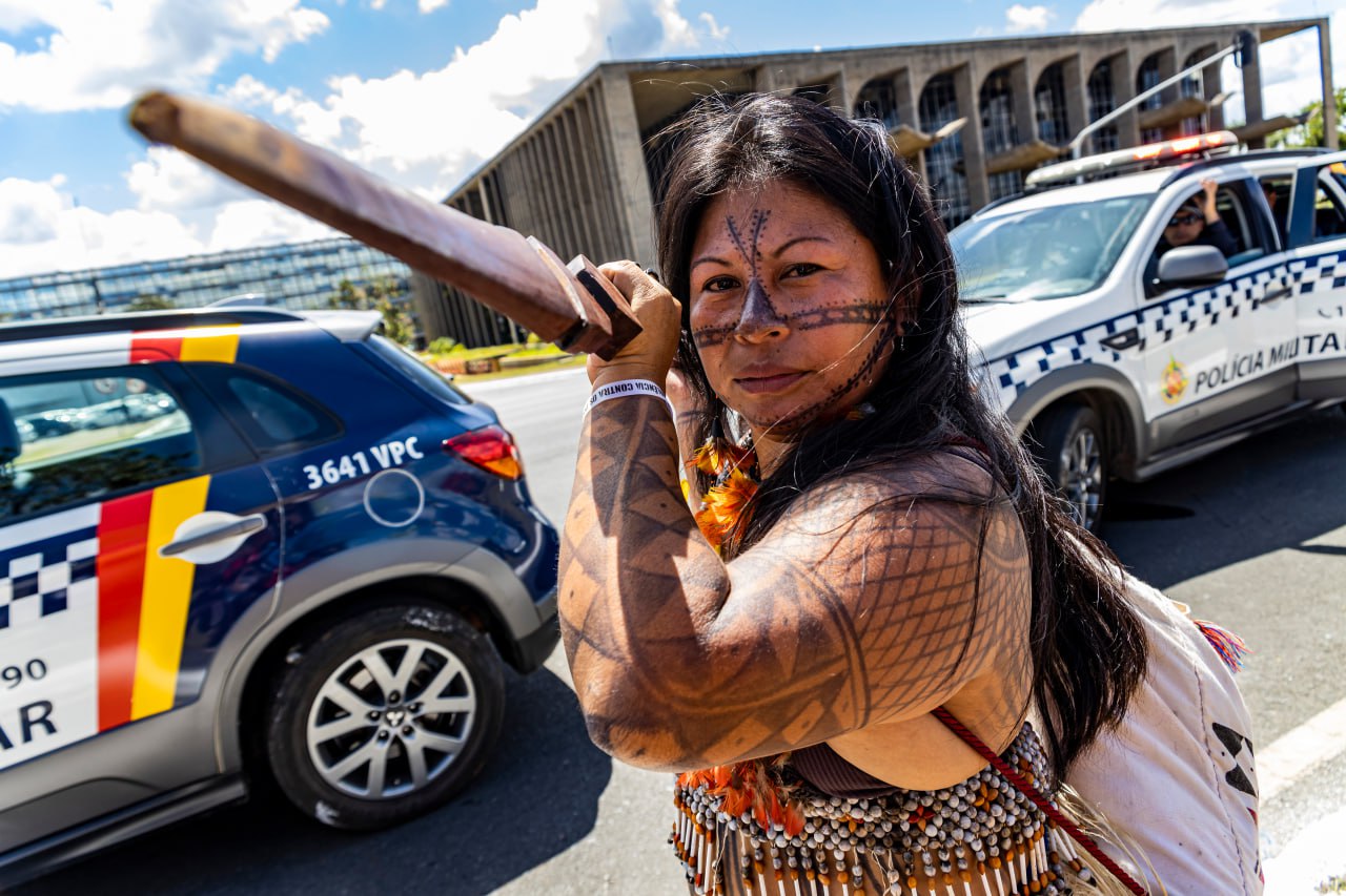 Alessandra Munduruku recebe prêmio internacional por impedir ação de mineradora em Terras Indígenas