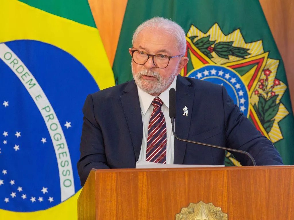Lula libera R$ 2,4 bi para recompor orçamento de universidades e institutos federais