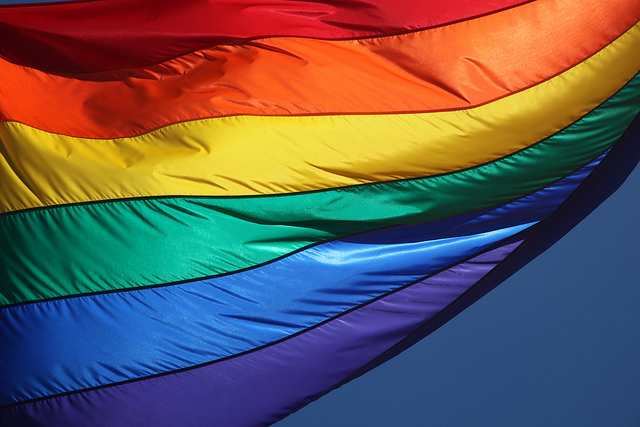 Direitos sob ameaça: Uganda sanciona lei que estabelece pena de morte para a comunidade LGBT+