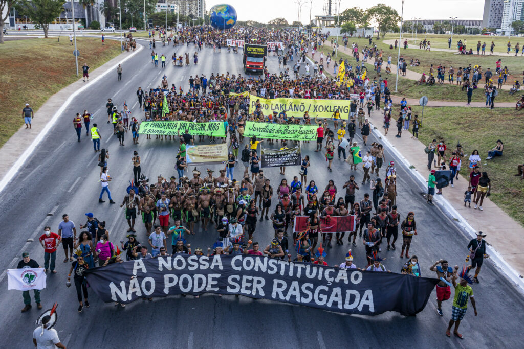 Com pacote do fim do mundo, congresso ameaça compromissos climáticos do Brasil