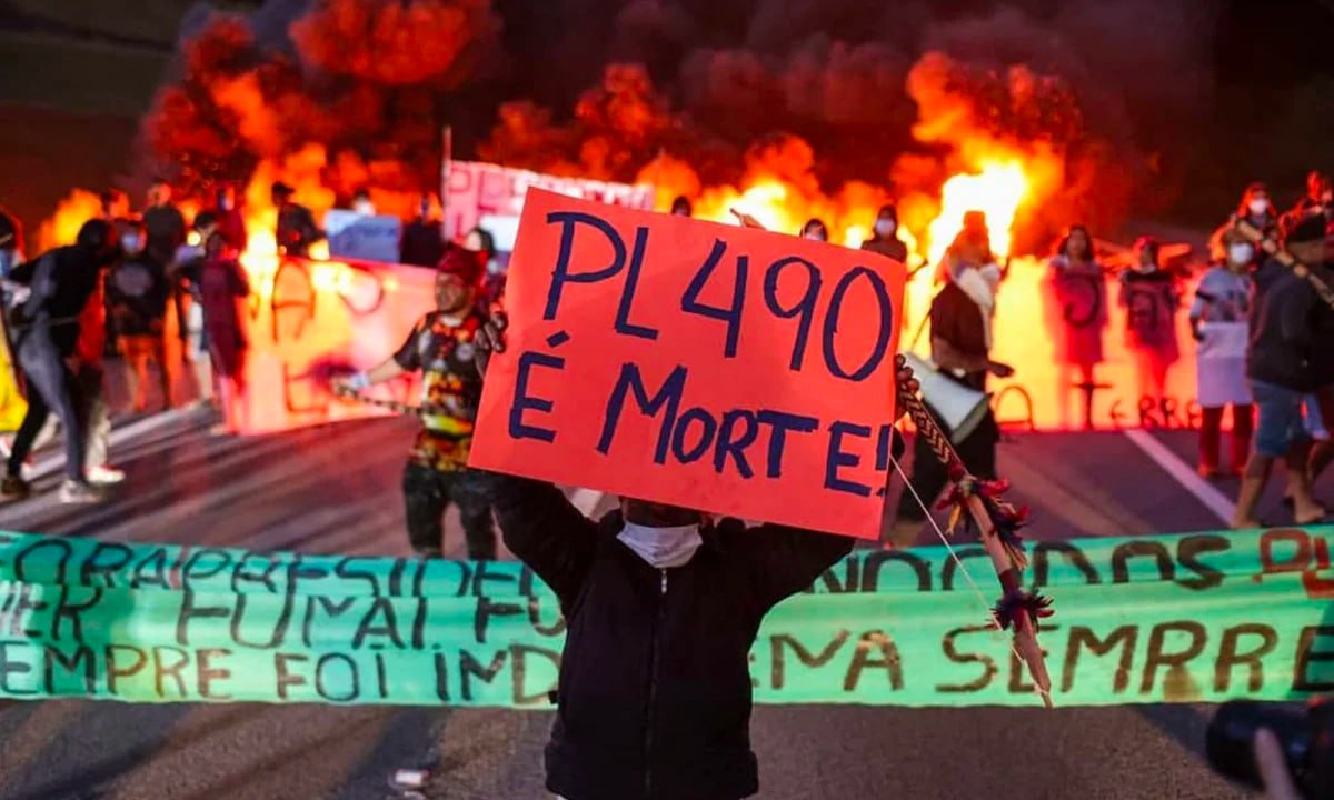 Movimento indígena mobiliza o Brasil contra o PL 490: “Recuar, para nós, não é opção”