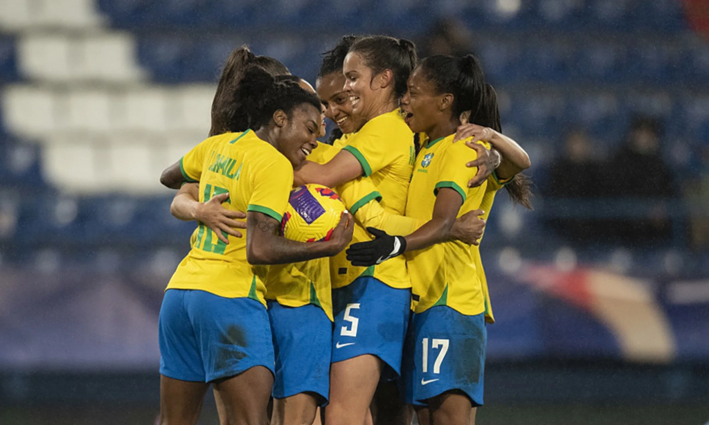 Como potenciar a visibilidade do futebol feminino em Portugal? ·