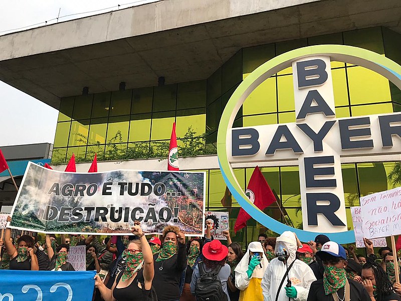 Se é Bayer é agro: entenda o que está por trás do interesse da empresa alemã em financiar a bancada do agro no Brasil
