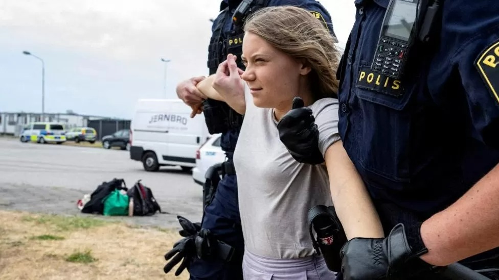 Em mês mais quente da história, Greta Thunberg recebe multa por protesto sobre o clima