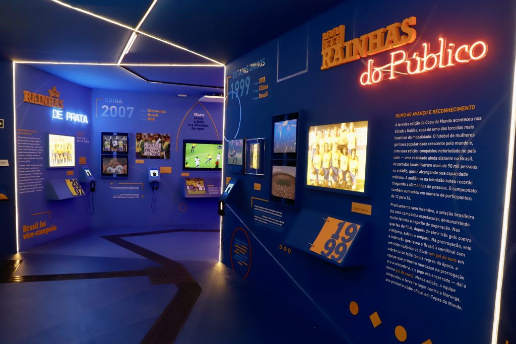 Exposição, em São Paulo, celebra as conquistas da Seleção Brasileira de Futebol Feminino, dentro e fora de campo