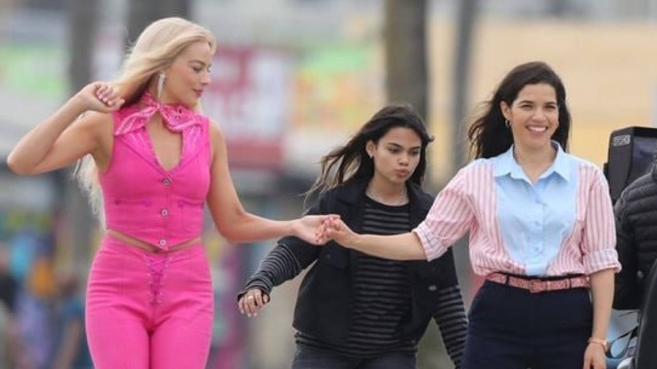 Entretenimento cor de rosa – com cheiro de Oscar, ‘Barbie’ é o melhor que Hollywood pode fazer pelas mulheres: ser divertido