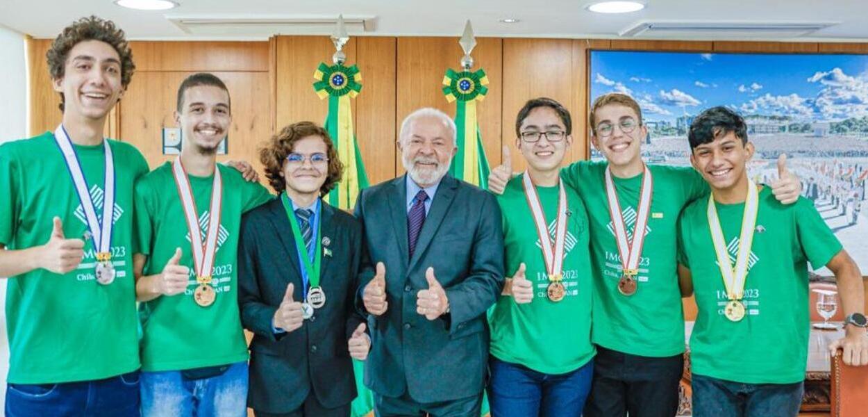 Lula anuncia criação de escola especial para estudos de matemática no Brasil