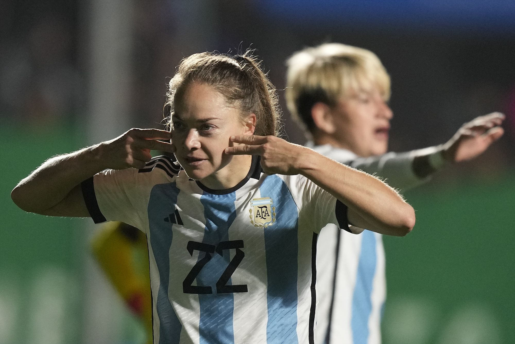 Estefanía Banini e “the last dance” com o escudo da Seleção Argentina de Futebol Feminino