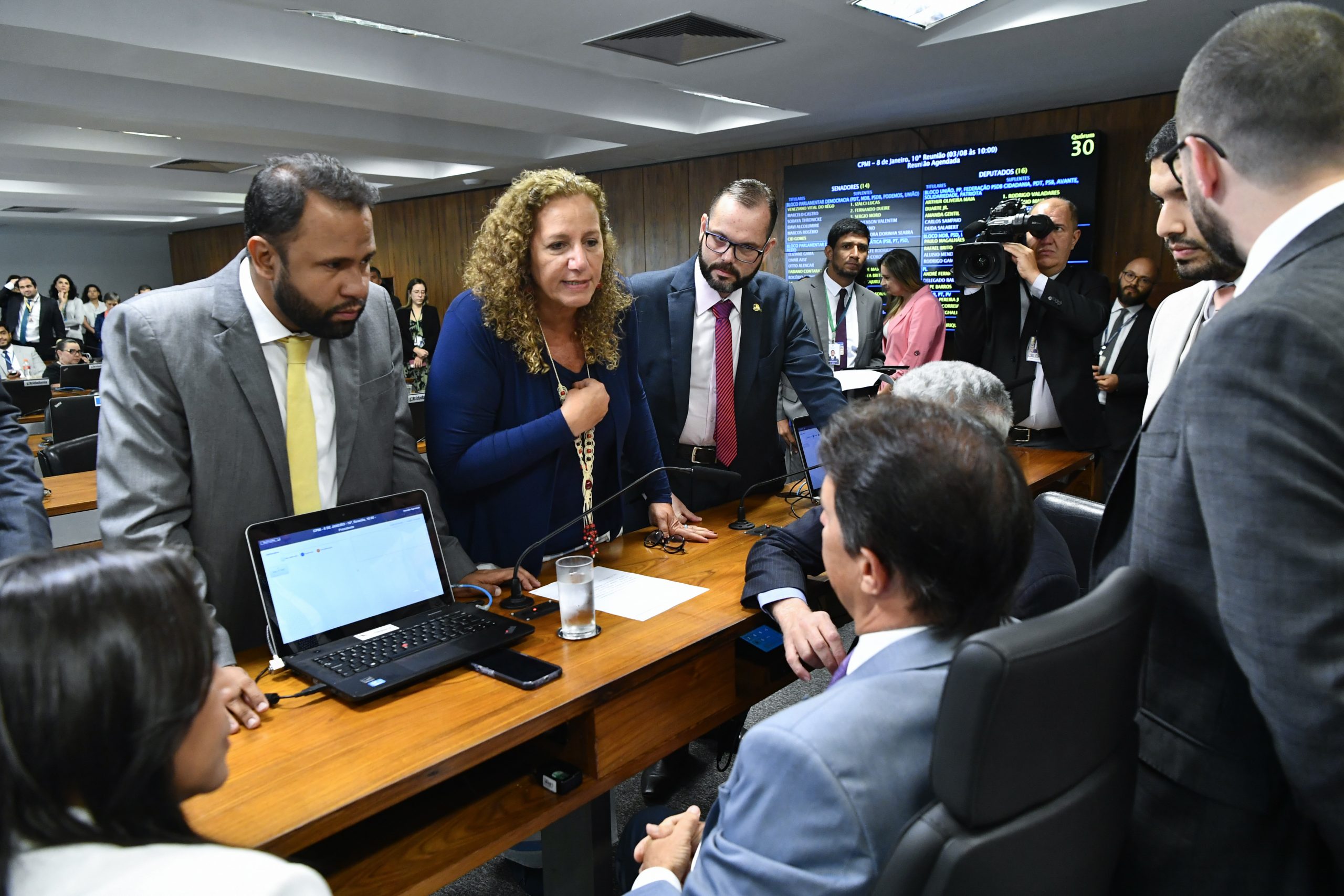 Relatora da CPMI pede indiciamento de Bolsonaro, Braga Netto e Augusto  Heleno — Senado Notícias