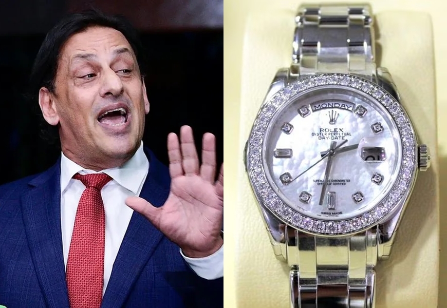Documentos do FBI mostram que Wassef recomprou relógio presenteado a Bolsonaro