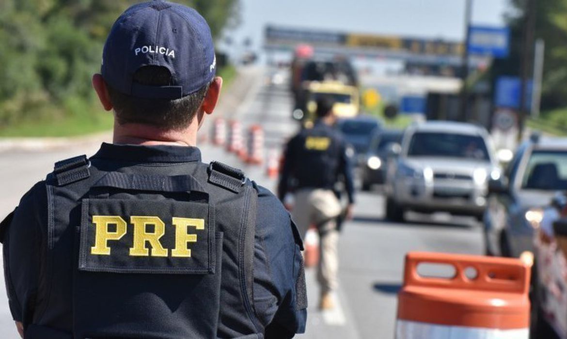 Agente da PRF é preso em flagrante ao transportar mais de 300 kg em drogas no interior de SP