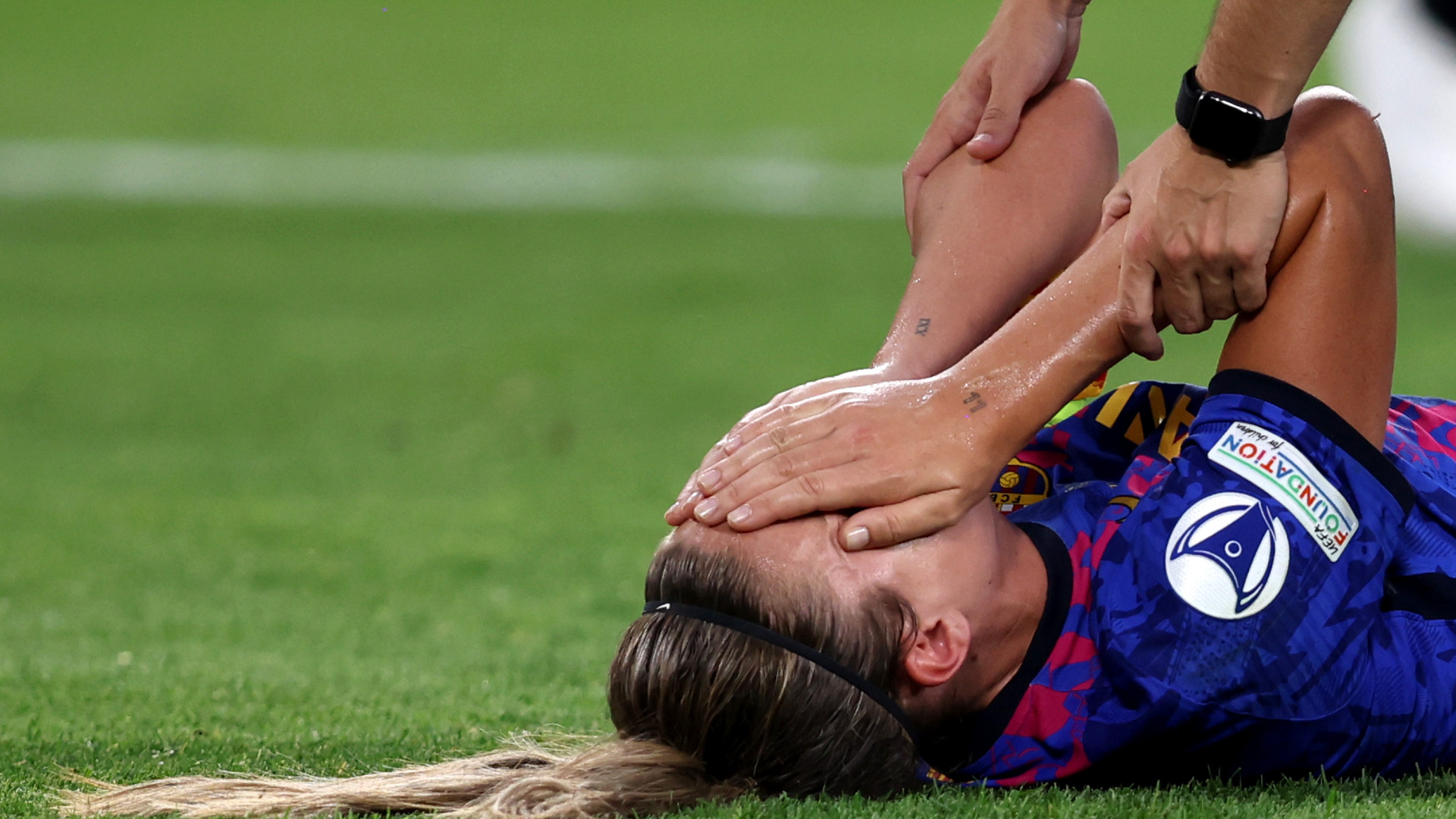Como a falta de investimento no futebol feminino favorece as ocorrências de lesões de LCA