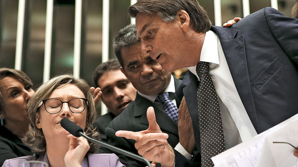 Bolsonaro vira réu na Justiça do Distrito Federal por incitação ao crime de estupro