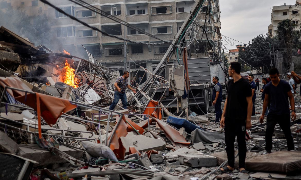 Ataques de Israel destruíram mais de 100 mil casas na Faixa de Gaza